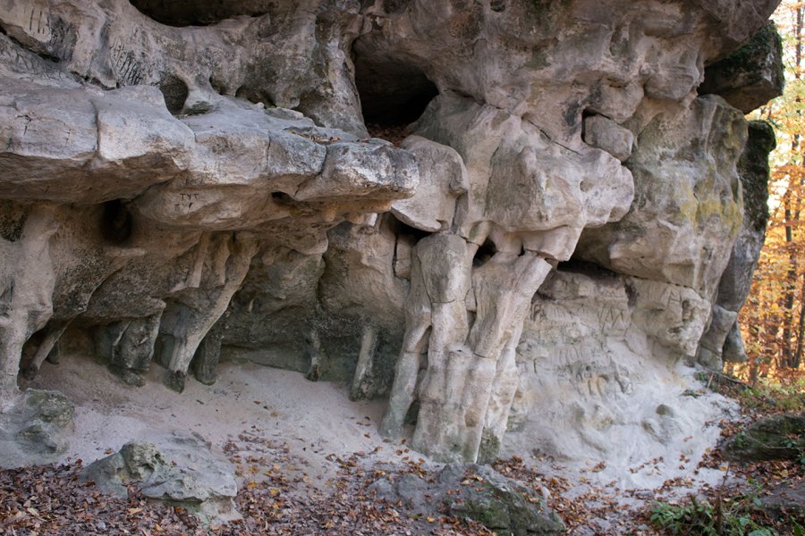 Скелі і печери